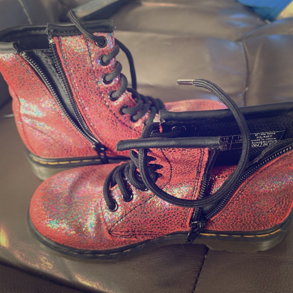 Toddler/bug kid Dr. Martens boots